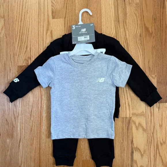 New Balance Little Boy 3 Piece Outfit - Picture 3 of 16
